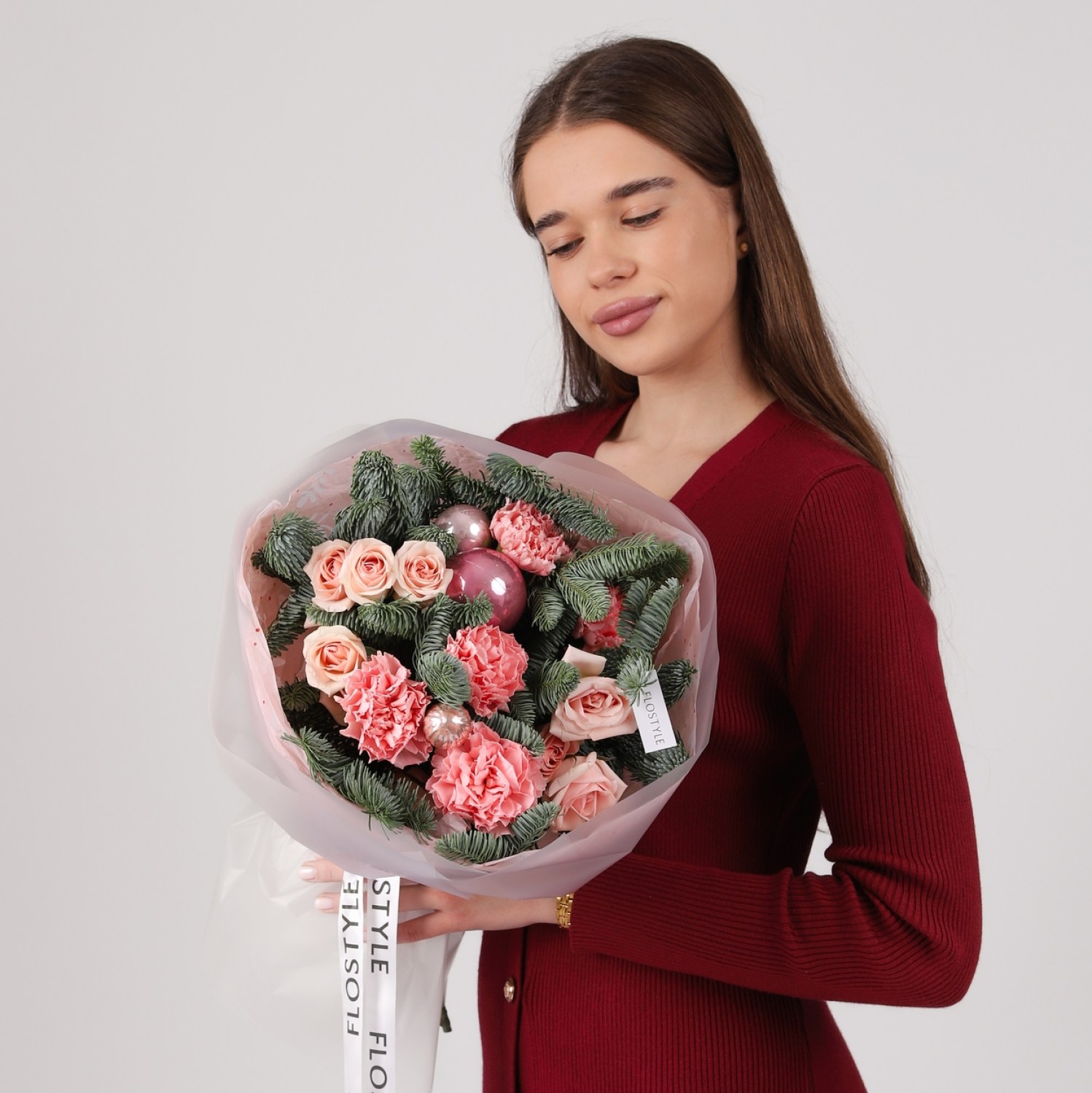 zimnij buket s kustovoj rozoj i diantusom 5